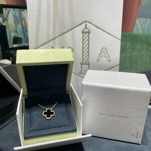 Van Cleef & Arpels 18k necklace